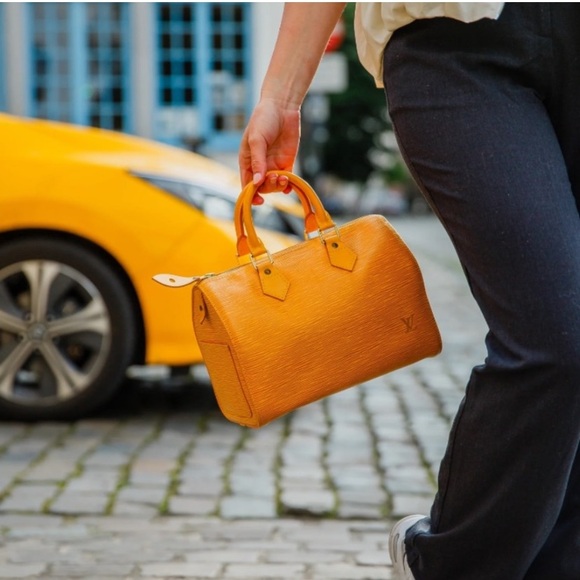 Authentic Louis Vuitton Speedy 25 bag yellow Epi leather - Picture 2 of 16